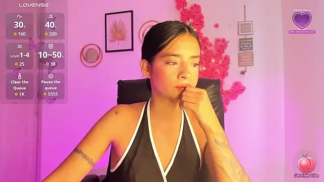 Laura fernandezII online show from May 5, 2026, 2:14 pm