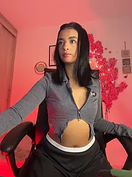 Laura fernandezII online show from May 6, 2026, 2:40 am