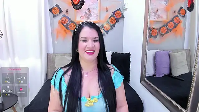 LenaRuiz  online show from October 31, 2025, 12:17 pm