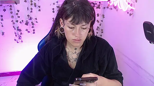  sharlotte777 online show from May 4, 2026, 2:24 pm