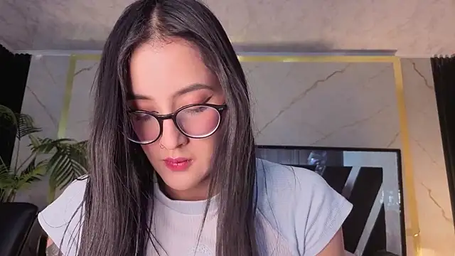 Princess Violett online show from May 7, 2026, 2:55 pm