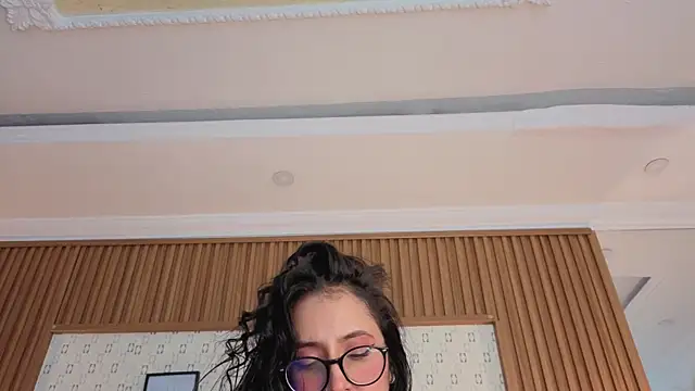 Princess Violett online show from May 15, 2026, 2:35 pm