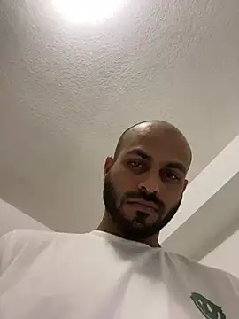 Snapshot of islandvybee55 chatting on December 14, 2024, 12:55 am islandvybee55 online show from December 14, 2024, 12:55 am