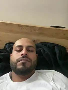 islandvybee55 online show from March 27, 2026, 2:17 pm