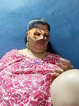 Snapshot of tamilthanushri chatting on February 7, 2025, 4:06 am tamilthanushri online show from February 7, 2025, 4:06 am