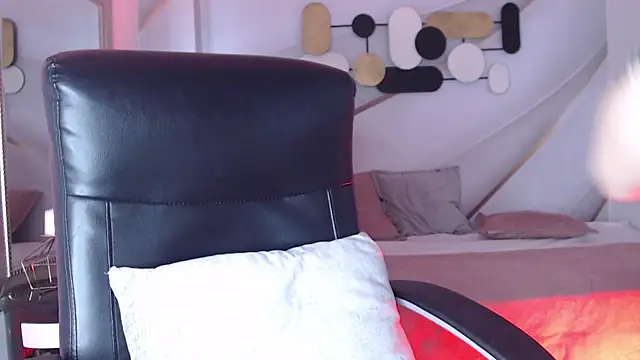 LessBoobs gh online show from December 10, 2024, 3:01 pm