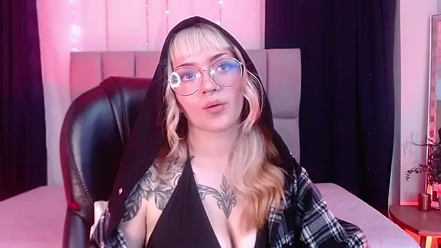 LessBoobs gh online show from February 5, 2025, 2:59 pm