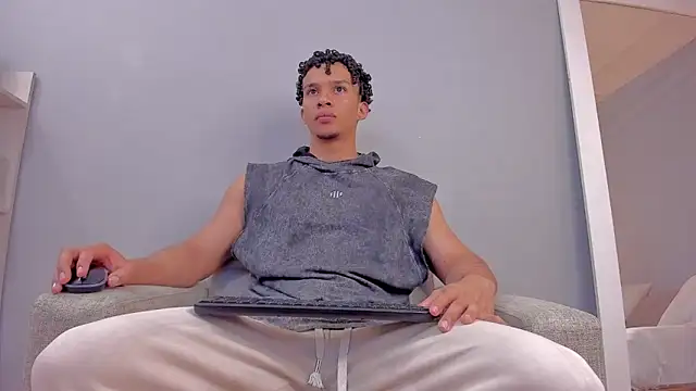 Dominick star online show from November 21, 2025, 3:38 am