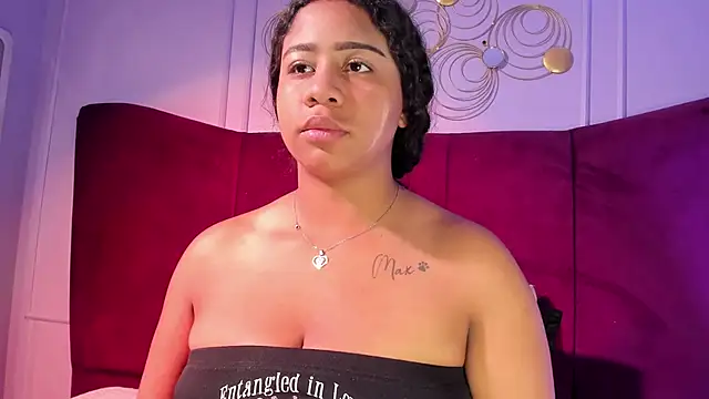 Snapshot of Sofi_Fox_ chatting on April 4, 2026, 2:43 am Sofi Fox online show from April 4, 2026, 2:43 am
