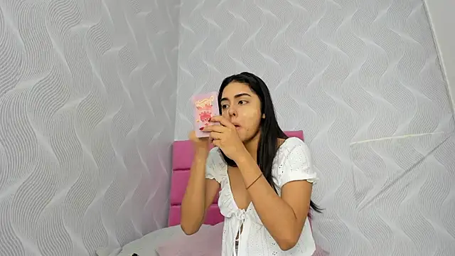 Snapshot of natalia_aguirre1 chatting on December 28, 2024, 12:35 pm natalia aguirre1 online show from December 28, 2024, 12:35 pm
