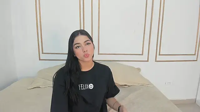 Snapshot of natalia_aguirre1 chatting on January 25, 2025, 12:26 pm natalia aguirre1 online show from January 25, 2025, 12:26 pm
