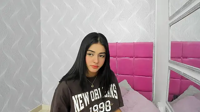Snapshot of natalia_aguirre1 chatting on February 2, 2025, 12:46 pm natalia aguirre1 online show from February 2, 2025, 12:46 pm