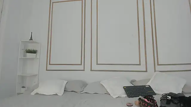 Snapshot of natalia_aguirre1 chatting on February 18, 2025, 12:49 pm natalia aguirre1 online show from February 18, 2025, 12:49 pm