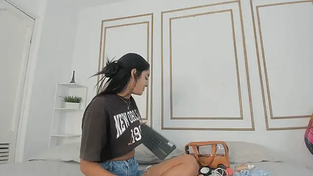 Snapshot of natalia_aguirre1 chatting on February 23, 2025, 12:37 pm natalia aguirre1 online show from February 23, 2025, 12:37 pm