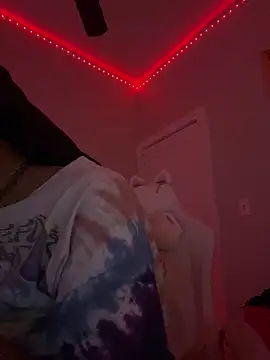 loveluna8 online show from October 20, 2025, 11:05 pm