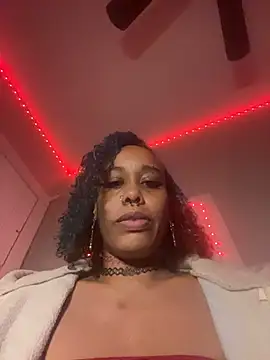 loveluna8 online show from October 31, 2025, 8:26 am