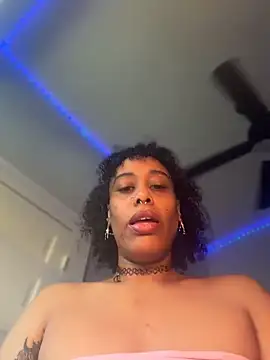 loveluna8 online show from April 27, 2026, 1:42 pm