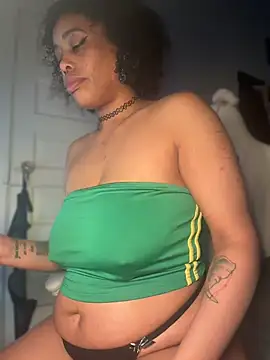 loveluna8 online show from April 29, 2026, 1:04 pm