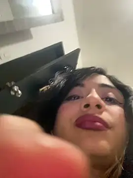 mysteriousgirl20 online show from May 6, 2026, 4:23 pm