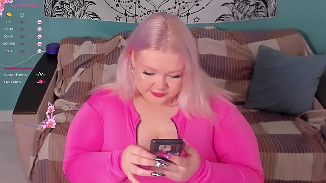 Snapshot of LilyBelll chatting on December 2, 2024, 4:20 pm LilyBelll online show from December 2, 2024, 4:20 pm