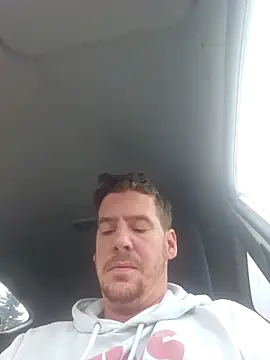 Titanhoott online show from December 2, 2025, 8:41 am