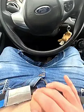 Titanhoott online show from December 3, 2025, 12:03 pm