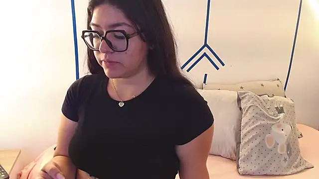 EsmeraldaSantoss online show from December 9, 2024, 12:30 pm