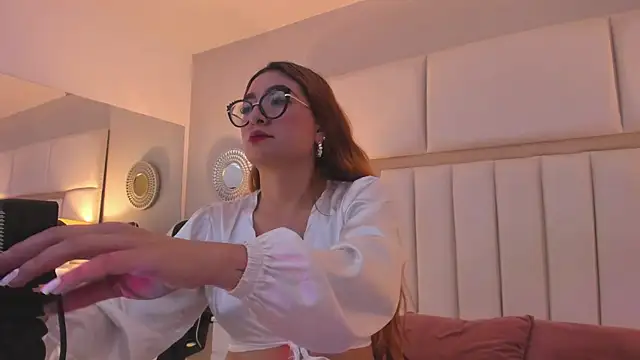 AmbarSantany online show from February 6, 2025, 8:23 pm