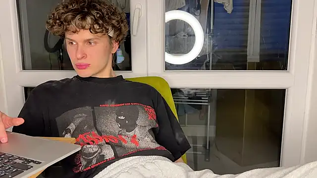 Snapshot of alyx_garden chatting on March 9, 2026, 4:44 pm alyx garden online show from March 9, 2026, 4:44 pm