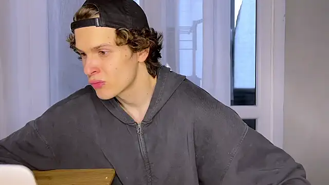 Snapshot of alyx_garden chatting on April 7, 2026, 2:28 pm alyx garden online show from April 7, 2026, 2:28 pm