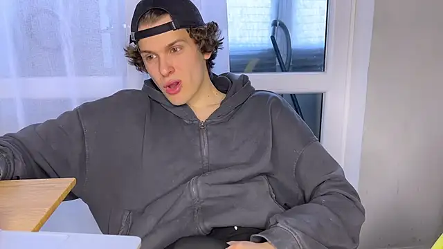 Snapshot of alyx_garden chatting on April 13, 2026, 10:43 am alyx garden online show from April 13, 2026, 10:43 am