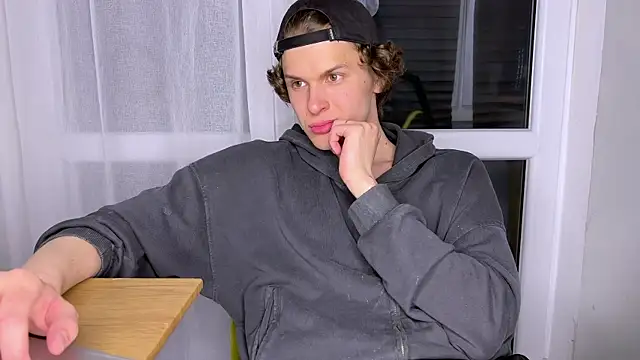 Snapshot of alyx_garden chatting on April 14, 2026, 7:31 pm alyx garden online show from April 14, 2026, 7:31 pm