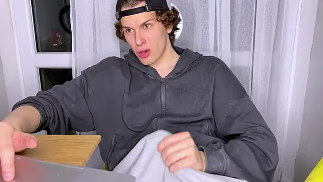 Snapshot of alyx_garden chatting on April 15, 2026, 8:20 pm alyx garden online show from April 15, 2026, 8:20 pm