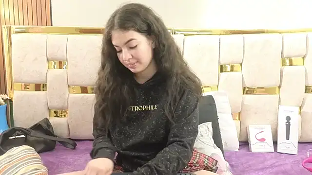 lilimini032 online show from April 28, 2026, 8:58 pm