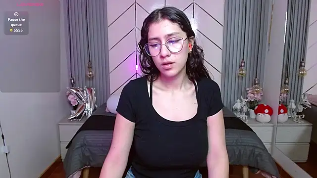 Lita Rogers online show from November 12, 2025, 7:57 pm