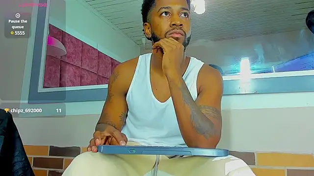 Snapshot of Drake_Nassir4 chatting on January 1, 2025, 12:11 am Drake Nassir4 online show from January 1, 2025, 12:11 am