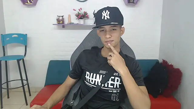 jose sexycumm online show from March 3, 2025, 6:12 pm