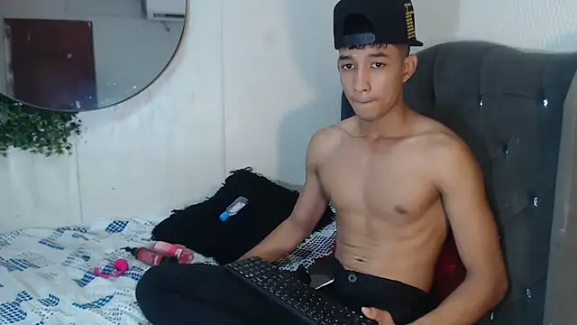 jose sexycumm online show from March 13, 2025, 8:22 pm