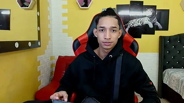 jose sexycumm online show from September 28, 2025, 8:47 pm