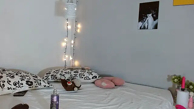 Snapshot of Kimandyuk chatting on December 6, 2024, 10:41 pm Kimandyuk online show from December 6, 2024, 10:41 pm