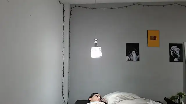 Snapshot of Kimandyuk chatting on January 13, 2025, 7:21 pm Kimandyuk online show from January 13, 2025, 7:21 pm