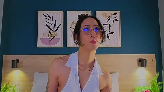 Snapshot of GabyPetit chatting on October 4, 2025, 3:37 am GabyPetit online show from October 4, 2025, 3:37 am