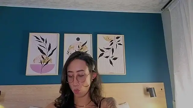 Snapshot of GabyPetit chatting on October 29, 2025, 7:59 pm GabyPetit online show from October 29, 2025, 7:59 pm