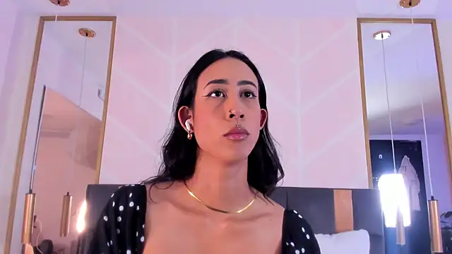 GabyPetit online show from December 4, 2025, 7:55 pm