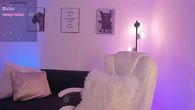 Emilyymilleer  online show from June 7, 2026, 5:06 pm