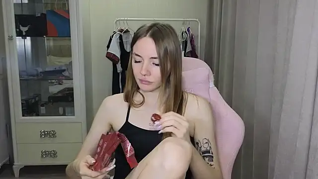 littlevildevil online show from January 17, 2025, 11:17 am