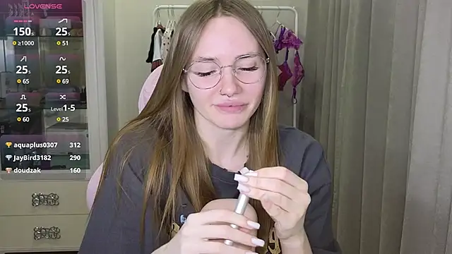 littlevildevil online show from March 3, 2025, 3:09 pm