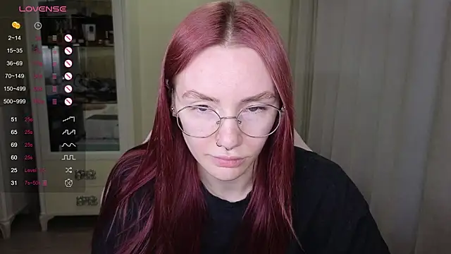 littlevildevil online show from September 30, 2025, 11:04 am