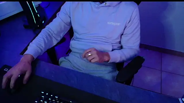 Snapshot of Vlad230323 chatting on December 4, 2024, 4:16 pm Vlad230323 online show from December 4, 2024, 4:16 pm