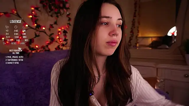 GillianDowdey online show from October 30, 2025, 2:46 am